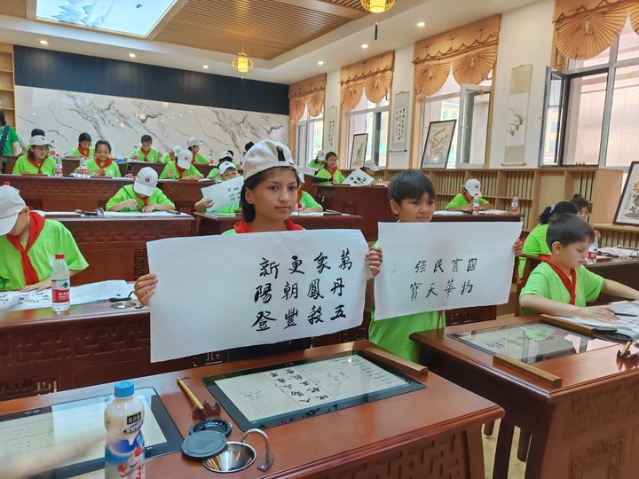 亚喀艾日克乡中心小学“童心飞扬 梦想远航”夏令营参观实践