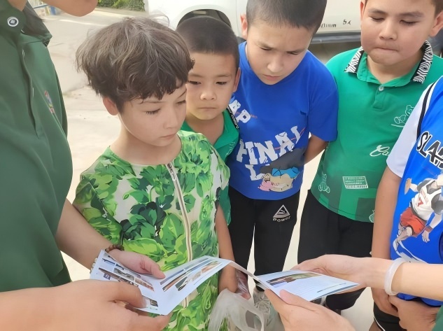 新疆师范大学-语艺文馨-实践团为孩子讲述国通语重要性
